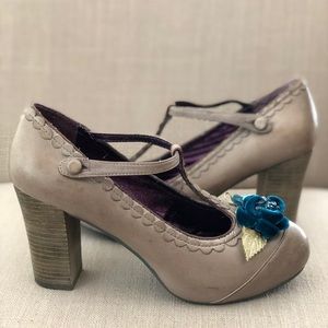 ❌SOLD❌Poetic Licence London Calling Gray T Strap Heels